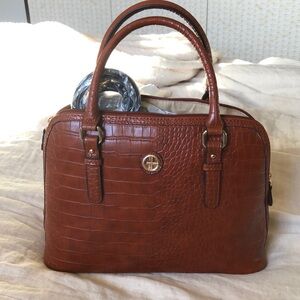 NWT Giani Bernini faux ostrich with multi pockets crossbody strap 13x9x5